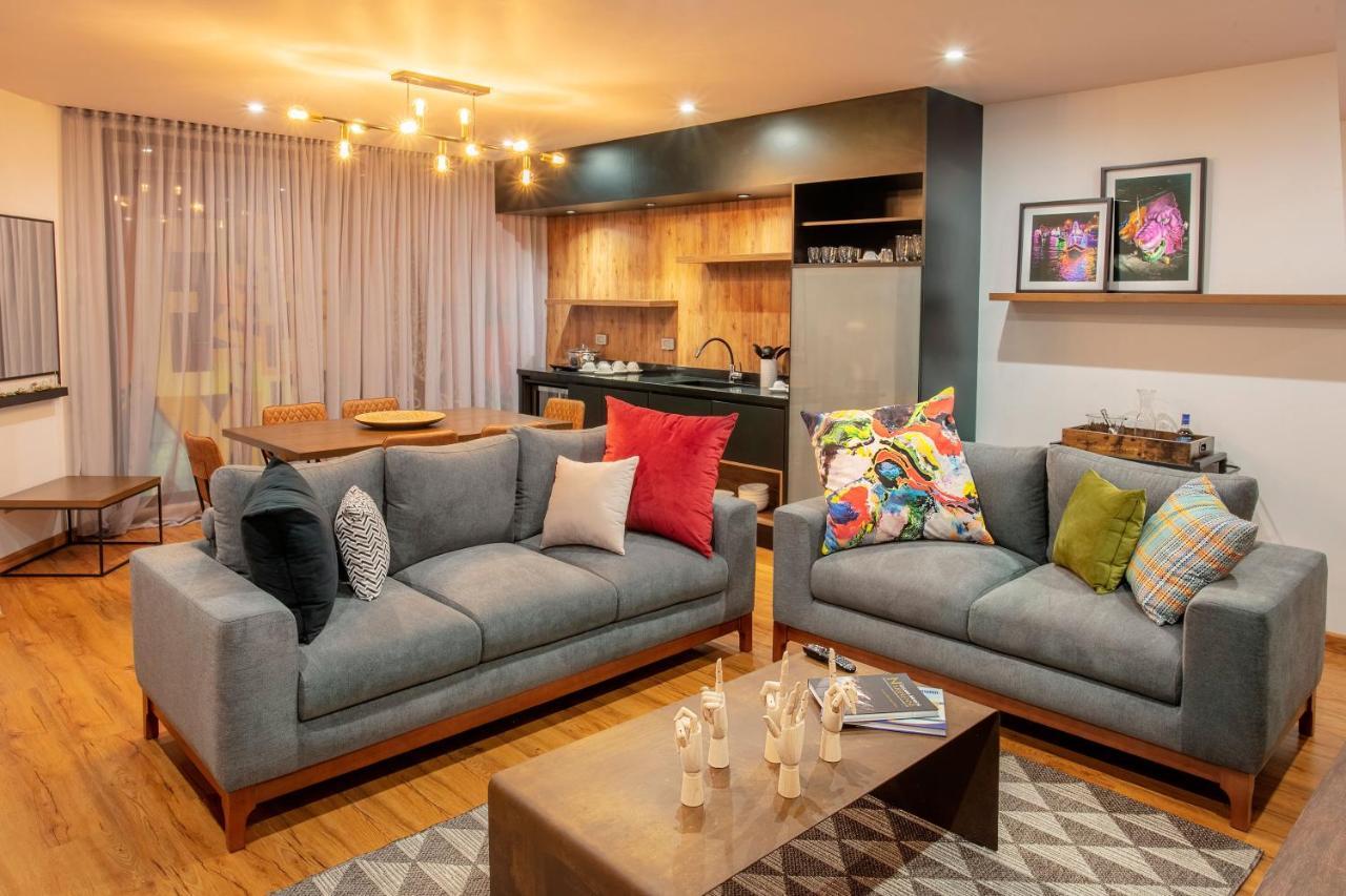 Hotel V1501 パスト エクステリア 写真 A living room with a sofa