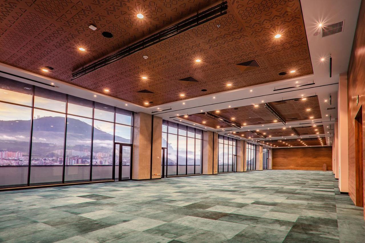 Hotel V1501 パスト エクステリア 写真 The interior of the convention centre