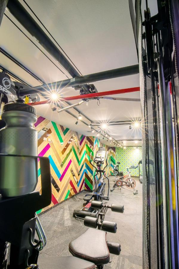 Hotel V1501 パスト エクステリア 写真 The interior of a Virgin Active gym
